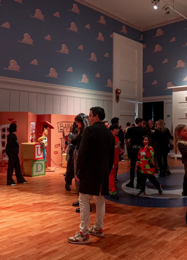 People inside Andy's Room from Toy Story 1 